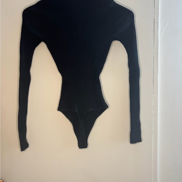 Abercrombie & Fitch Black Fitted Long Sleeve Bodysuit - Picture 2 of 3